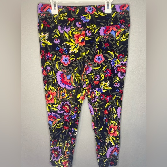 Terra & Sky Floral Plus Size Leggings - Picture 2 of 3